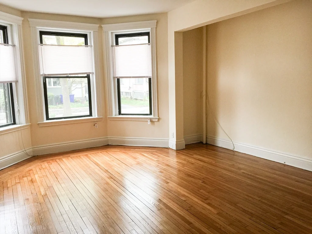 1 bed, 1 bath apartment for rent at 7 Naples Unit 1, Coolidge Corner — photo 4 of 9