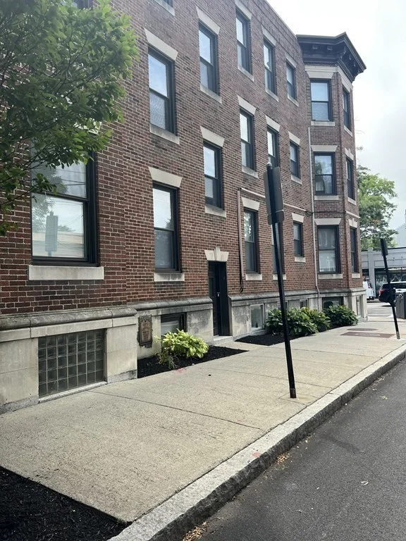 2 bed, 1 bath apartment for rent at 7 Naples Unit 5, Coolidge Corner — photo 9 of 10