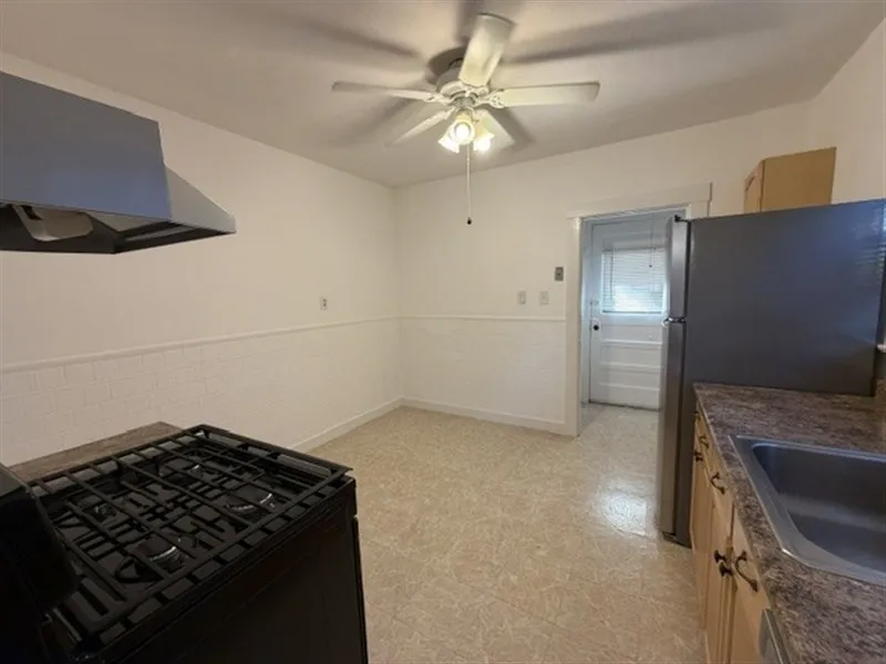 2 bed, 1 bath apartment for rent at 7 Newberne St Unit 1, Powder House Square — photo 10 of 23