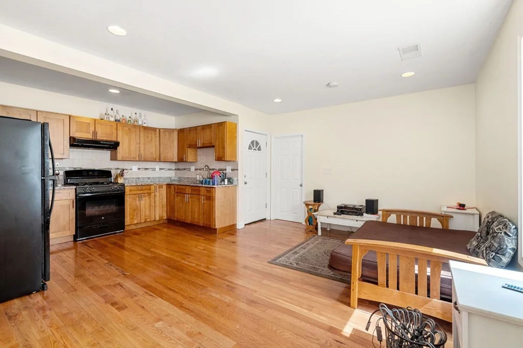 3 bed, 1 bath apartment for rent at 7 North Unit 2, Boston — photo 11 of 13
