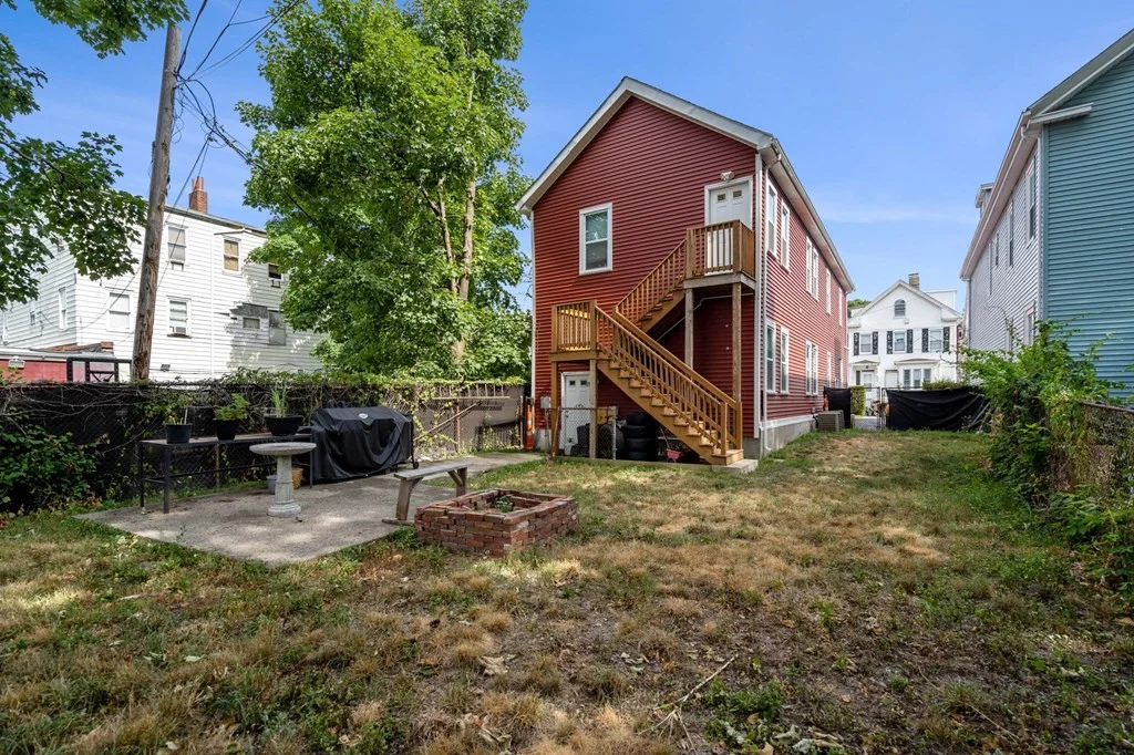 3 bed, 1 bath apartment for rent at 7 North Unit 2, Boston — photo 3 of 13