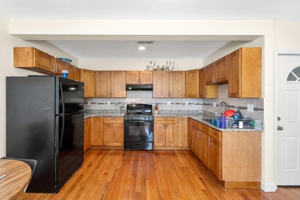 3 bed, 1 bath apartment for rent at 7 North Unit 2, Boston — photo 12 of 13