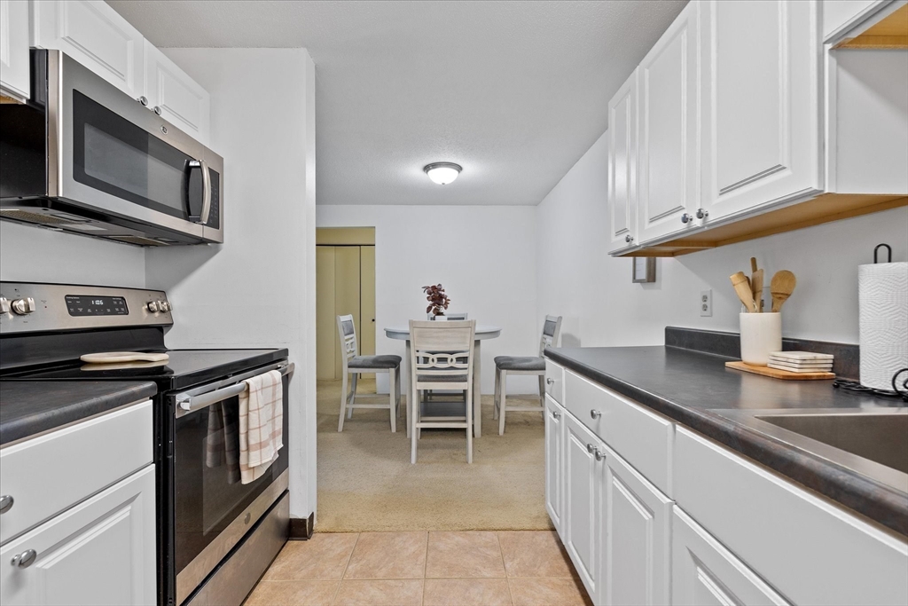 1 bed, 1 bath apartment for rent at 7 Oak Ln Unit 4, Natick — photo 3 of 14