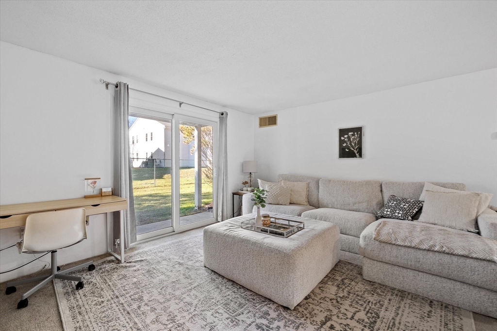 1 bed, 1 bath apartment for rent at 7 Oak Ln Unit 4, Natick — photo 5 of 14