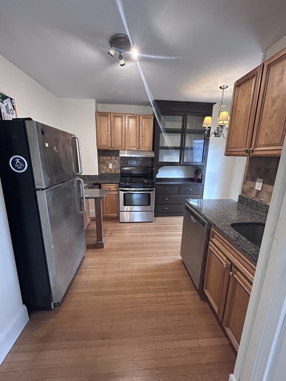 1 bed, 1 bath apartment for rent at 7 Oak Sq Unit 2F, Brighton — photo 3 of 6