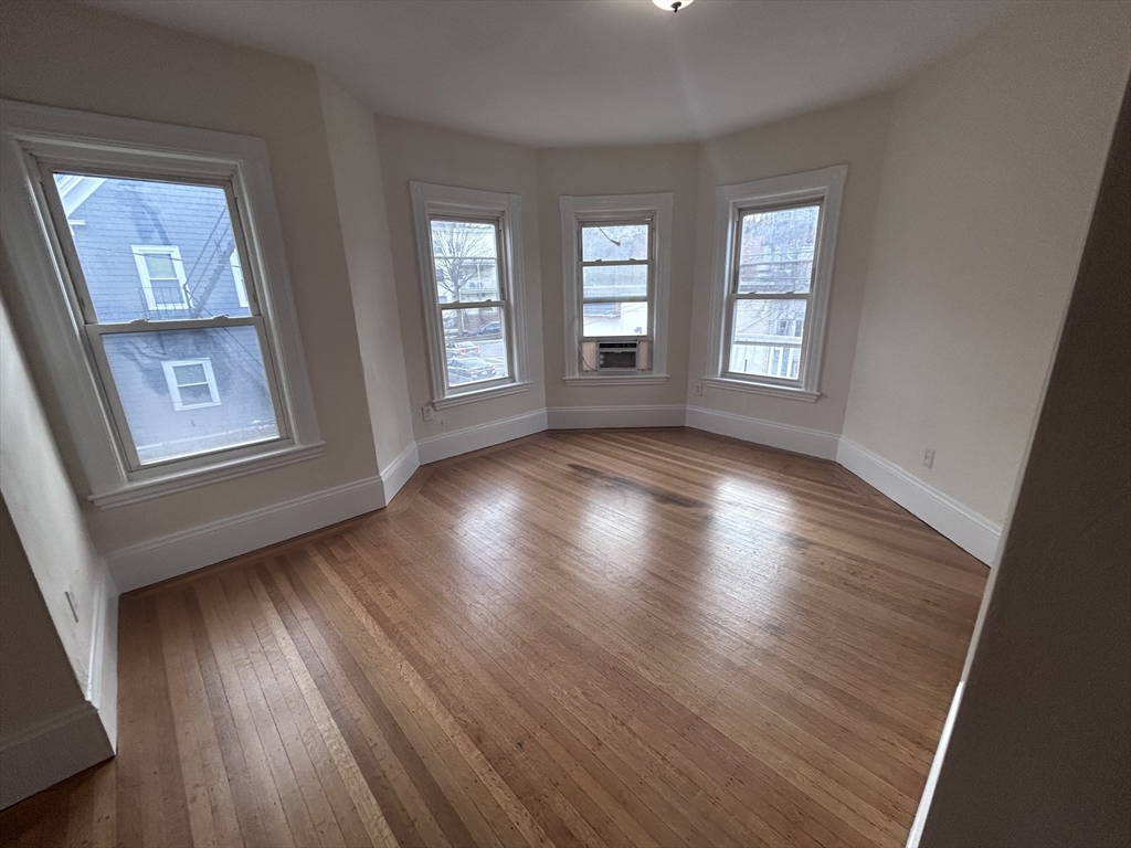 1 bed, 1 bath apartment for rent at 7 Oak Sq Unit 2F, Brighton — photo 2 of 6