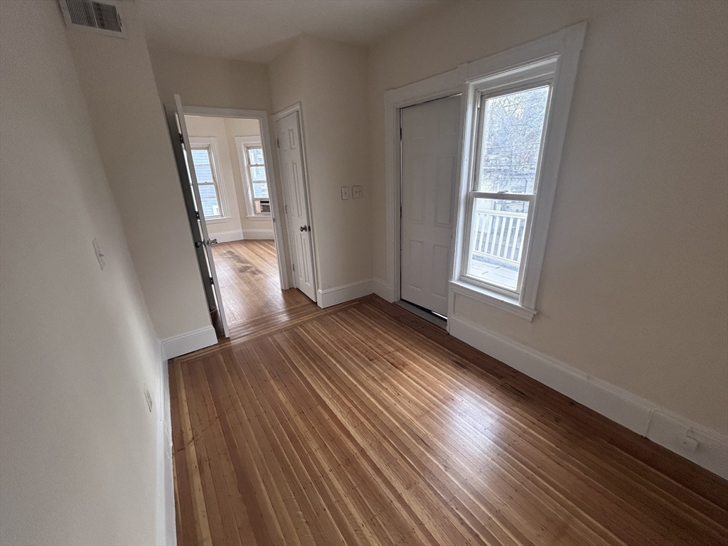 1 bed, 1 bath apartment for rent at 7 Oak Sq Unit 2F, Brighton — photo 5 of 6