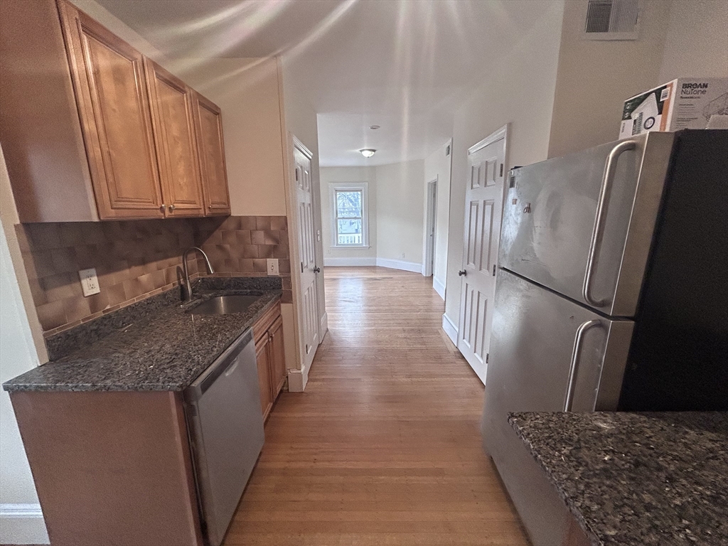 1 bed, 1 bath apartment for rent at 7 Oak Sq Unit 2F, Brighton