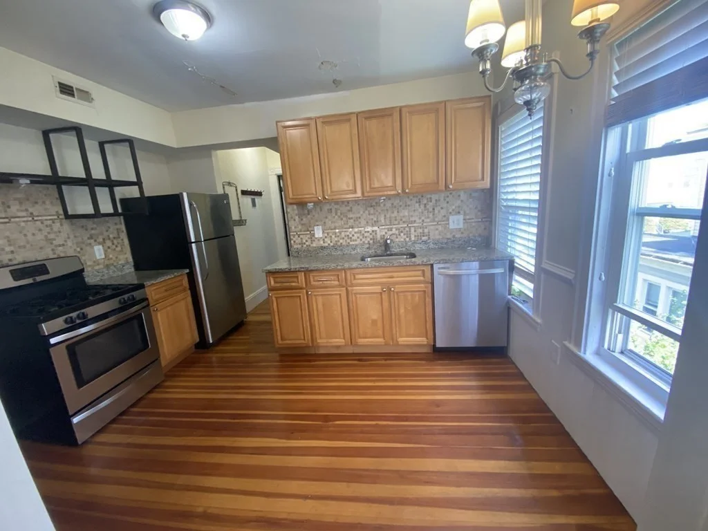1 bed, 1 bath apartment for rent at 7 Oak Sq Unit 2R, Brighton — photo 2 of 8