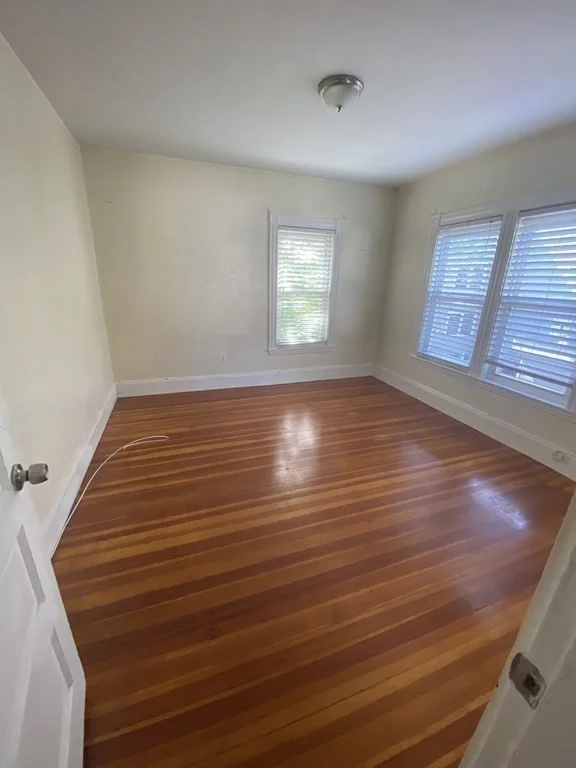1 bed, 1 bath apartment for rent at 7 Oak Sq Unit 2R, Brighton — photo 5 of 8