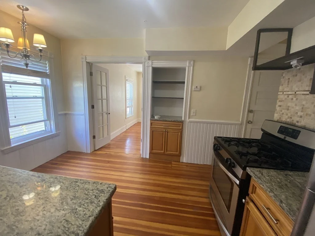 1 bed, 1 bath apartment for rent at 7 Oak Sq Unit 2R, Brighton — photo 3 of 8