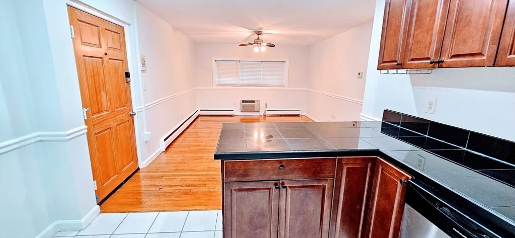 2 bed, 1 bath apartment for rent at 7 Oakcrest Rd Unit 6, Hyde Park — photo 3 of 11