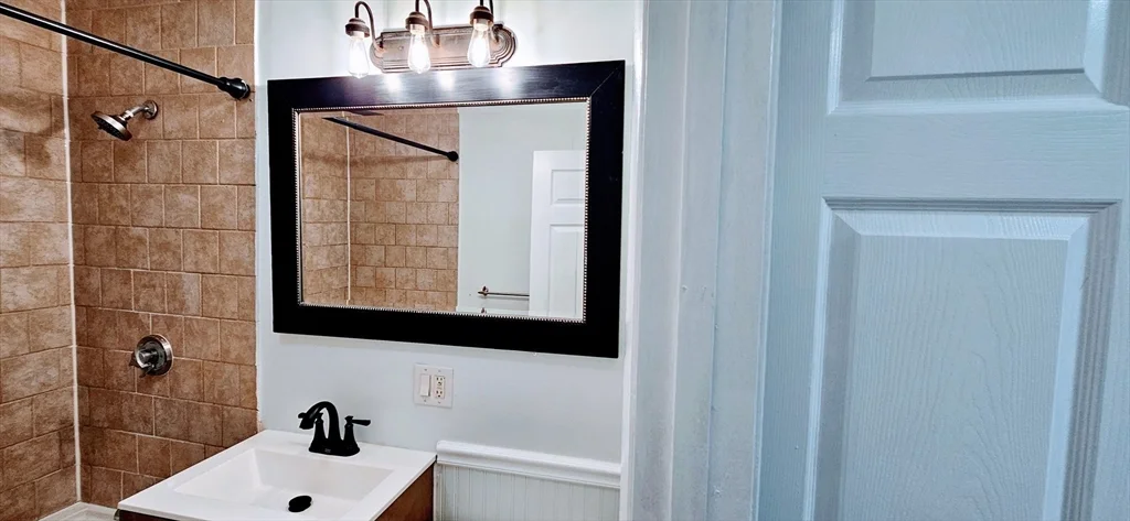 2 bed, 1 bath apartment for rent at 7 Oakcrest Rd Unit 6, Hyde Park — photo 11 of 11