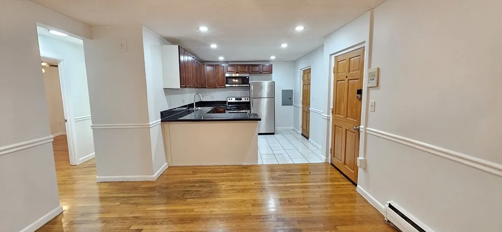 2 bed, 1 bath apartment for rent at 7 Oakcrest Rd Unit 6, Hyde Park