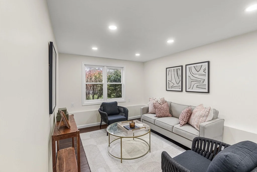 4 bed, 2 bath apartment for rent at 7 Old North Rd, Hudson — photo 25 of 34