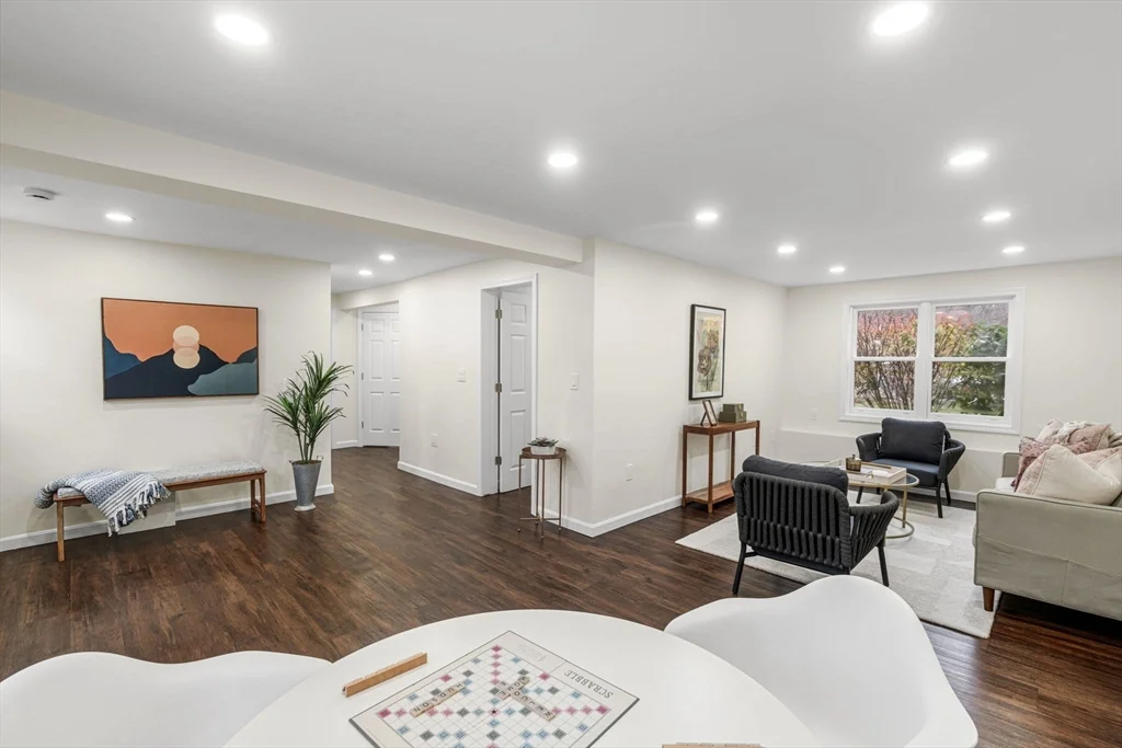 4 bed, 2 bath apartment for rent at 7 Old North Rd, Hudson — photo 22 of 34