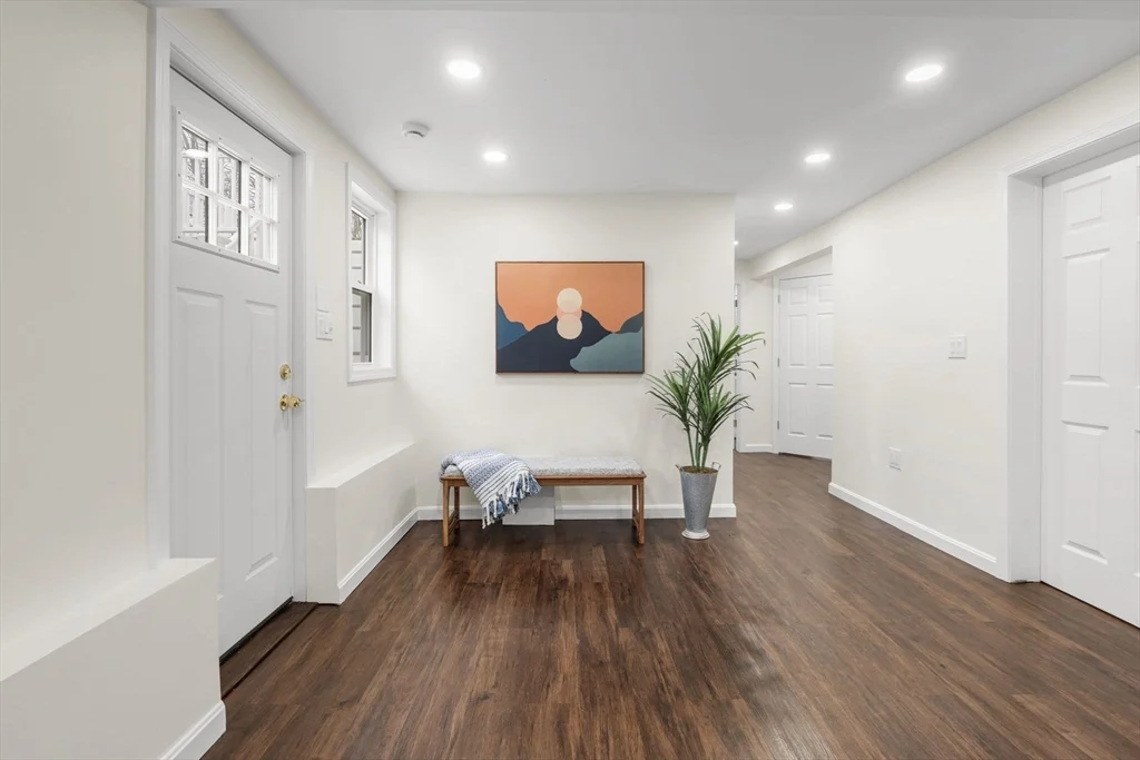 4 bed, 2 bath apartment for rent at 7 Old North Rd, Hudson — photo 20 of 34