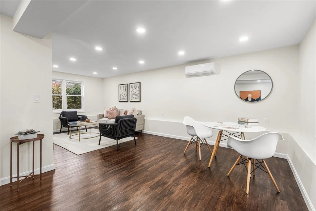 4 bed, 2 bath apartment for rent at 7 Old North Rd, Hudson — photo 21 of 34