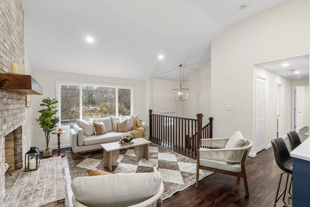 4 bed, 2 bath apartment for rent at 7 Old North Rd, Hudson — photo 10 of 34