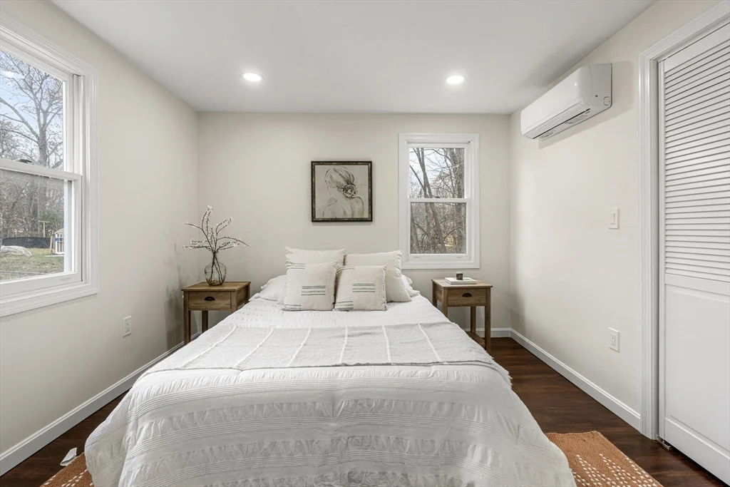 4 bed, 2 bath apartment for rent at 7 Old North Rd, Hudson — photo 18 of 34