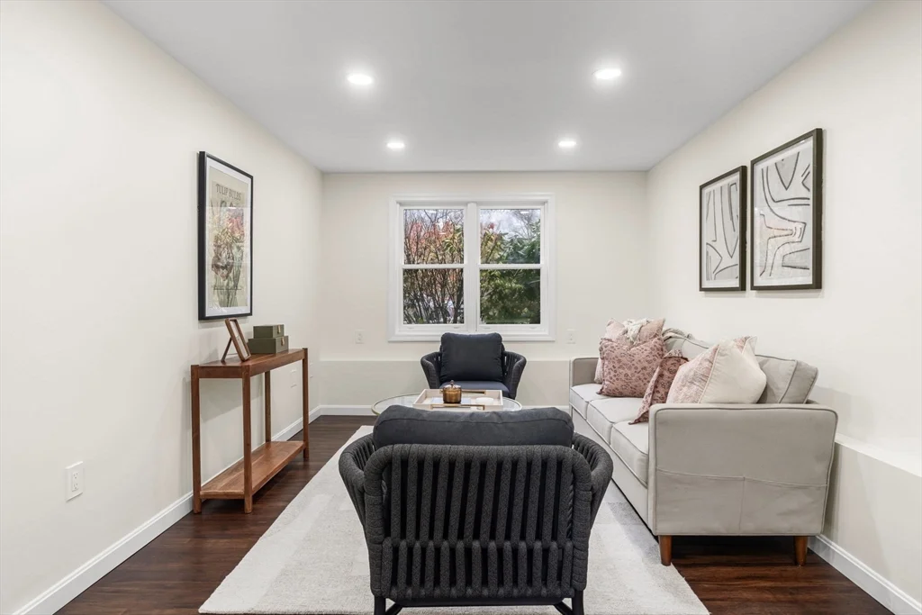 4 bed, 2 bath apartment for rent at 7 Old North Rd, Hudson — photo 23 of 34