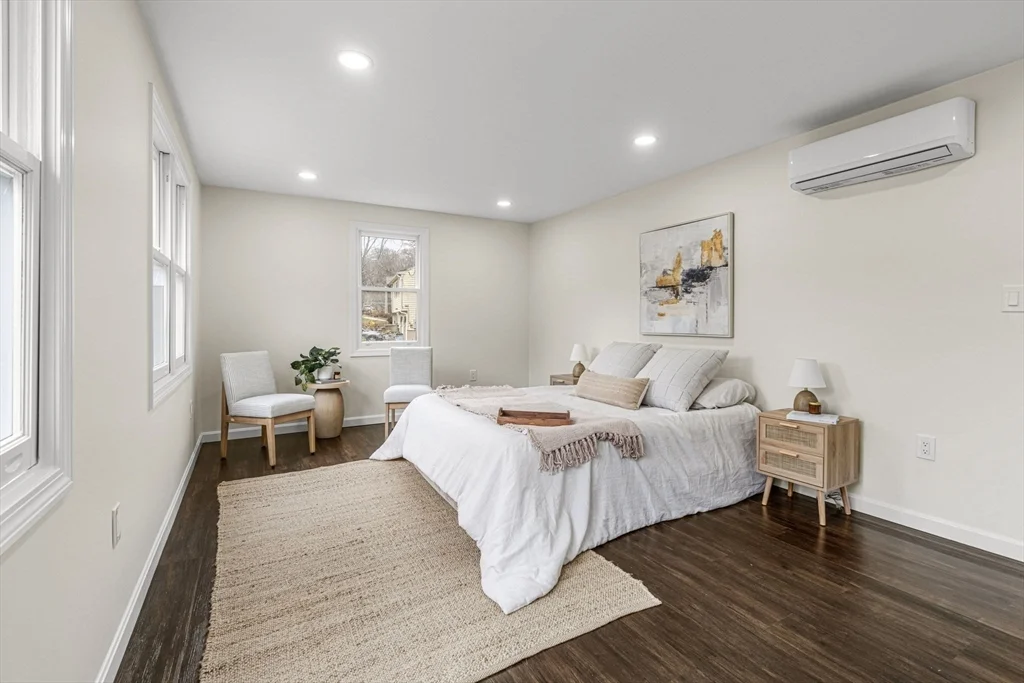 4 bed, 2 bath apartment for rent at 7 Old North Rd, Hudson — photo 15 of 34