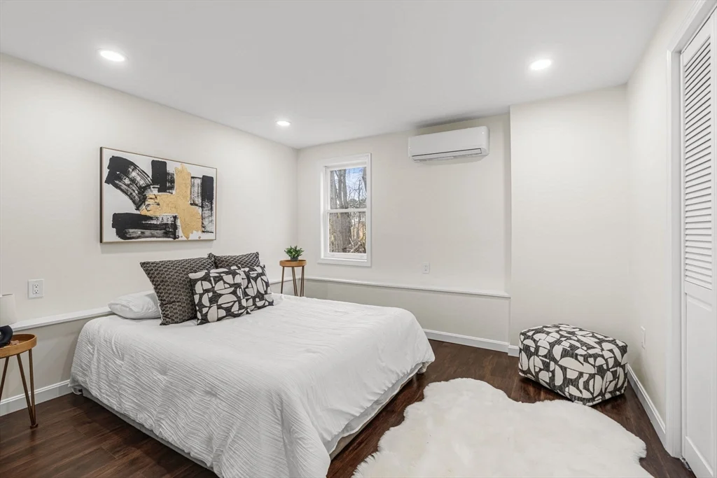 4 bed, 2 bath apartment for rent at 7 Old North Rd, Hudson — photo 29 of 34