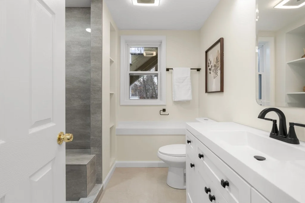 4 bed, 2 bath apartment for rent at 7 Old North Rd, Hudson — photo 27 of 34