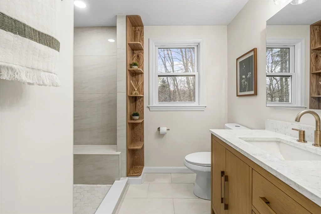 4 bed, 2 bath apartment for rent at 7 Old North Rd, Hudson — photo 31 of 34
