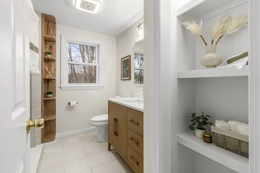 4 bed, 2 bath apartment for rent at 7 Old North Rd, Hudson — photo 13 of 34