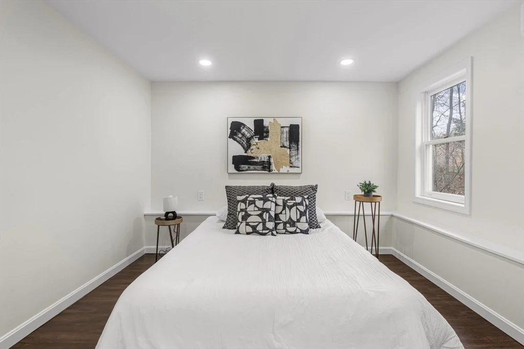 4 bed, 2 bath apartment for rent at 7 Old North Rd, Hudson — photo 30 of 34