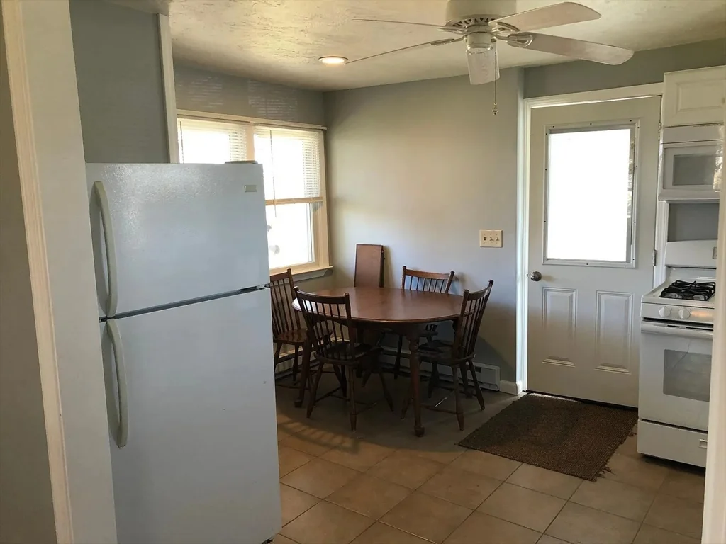 2 bed, 1 bath apartment for rent at 7 Old Orchard, Kingston — photo 3 of 7