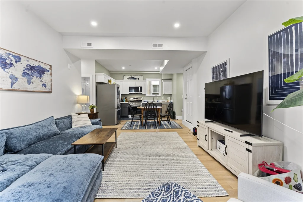 5 bed, 2 bath apartment for rent at 7 Oswald St Unit 1, Mission Hill — photo 5 of 27