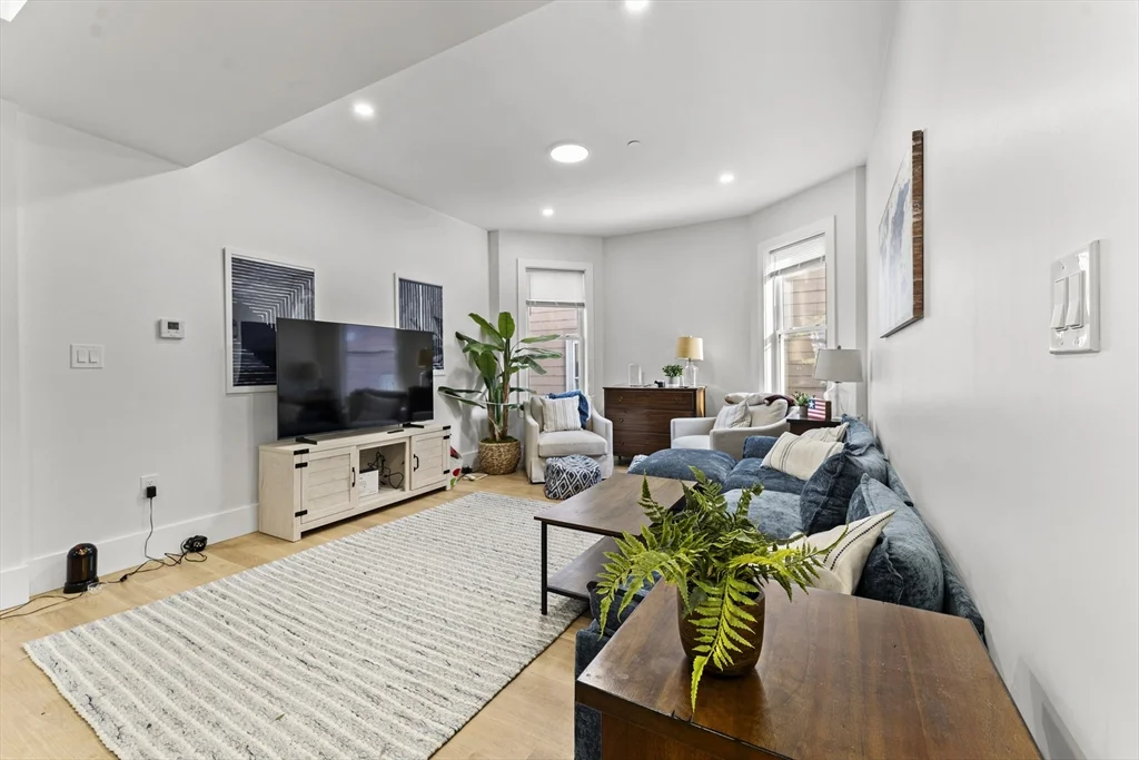 5 bed, 2 bath apartment for rent at 7 Oswald St Unit 1, Mission Hill — photo 3 of 27