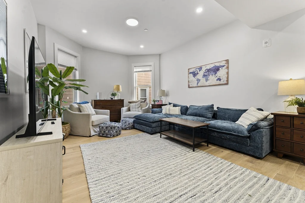 5 bed, 2 bath apartment for rent at 7 Oswald St Unit 3, Mission Hill — photo 4 of 27