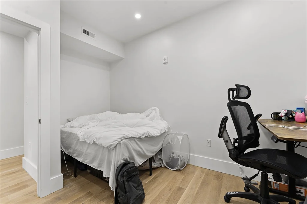 5 bed, 2 bath apartment for rent at 7 Oswald St Unit 3, Mission Hill — photo 17 of 27