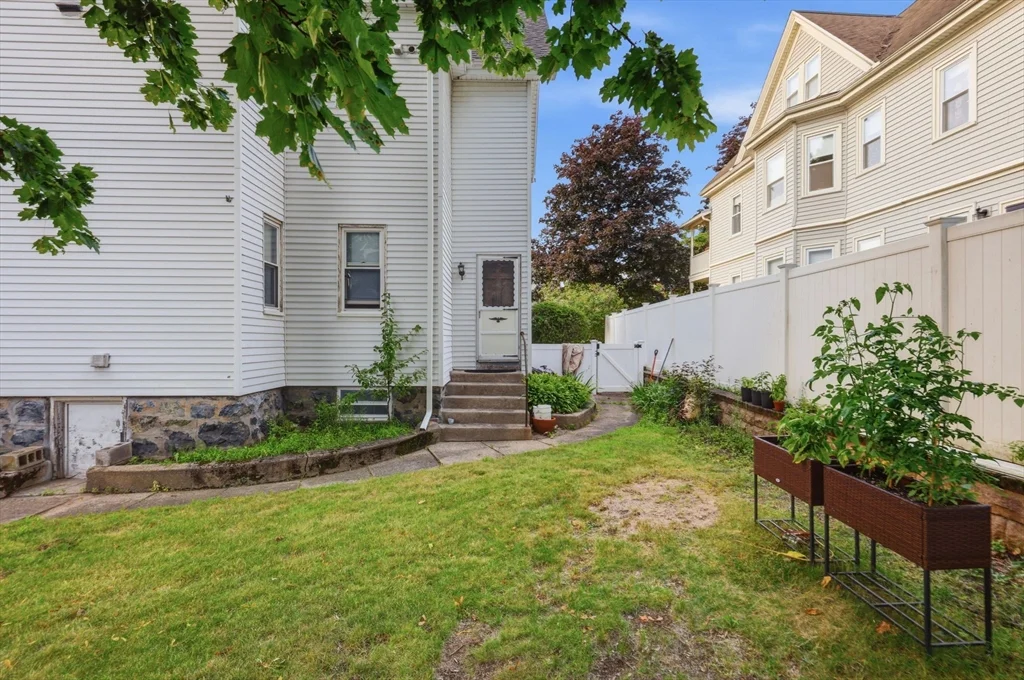 4 bed, 2 bath apartment for rent at 7 Park Ave Unit 7, Winchester — photo 36 of 37
