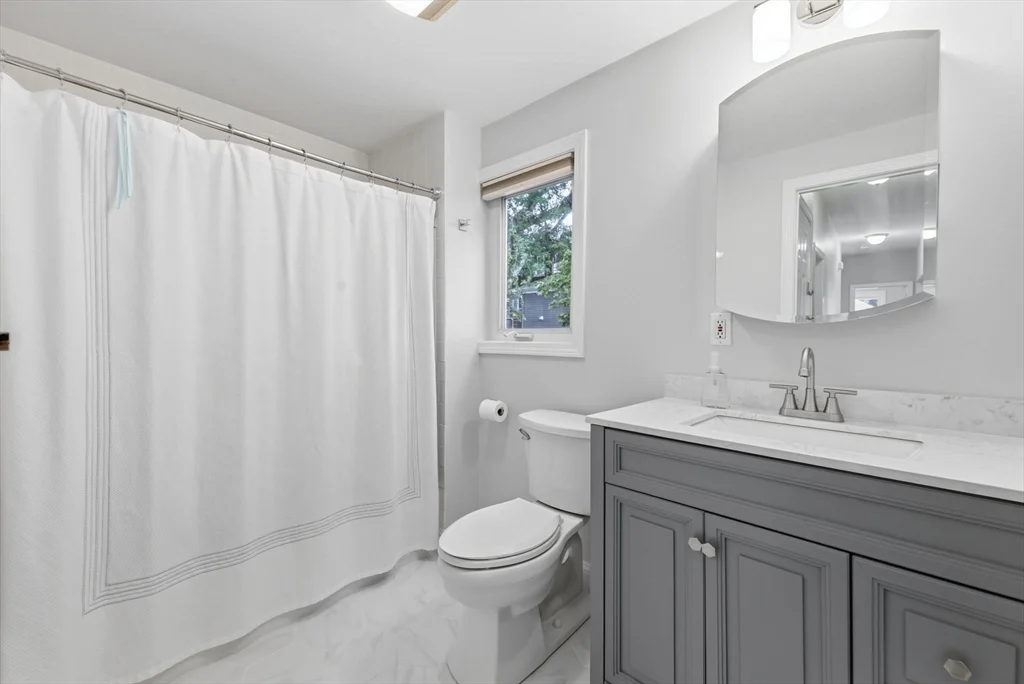 4 bed, 2 bath apartment for rent at 7 Park Ave Unit 7, Winchester — photo 8 of 37