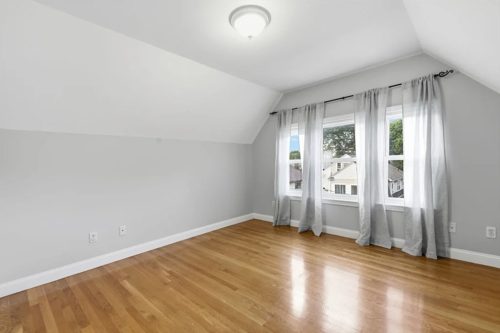4 bed, 2 bath apartment for rent at 7 Park Ave Unit 7, Winchester — photo 13 of 37