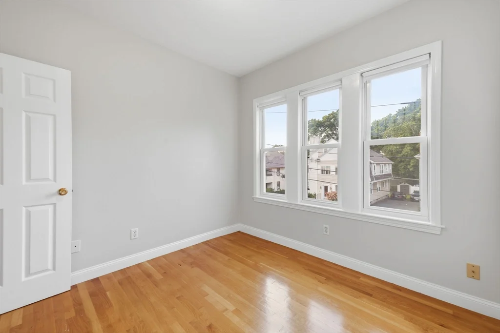 4 bed, 2 bath apartment for rent at 7 Park Ave Unit 7, Winchester — photo 22 of 37