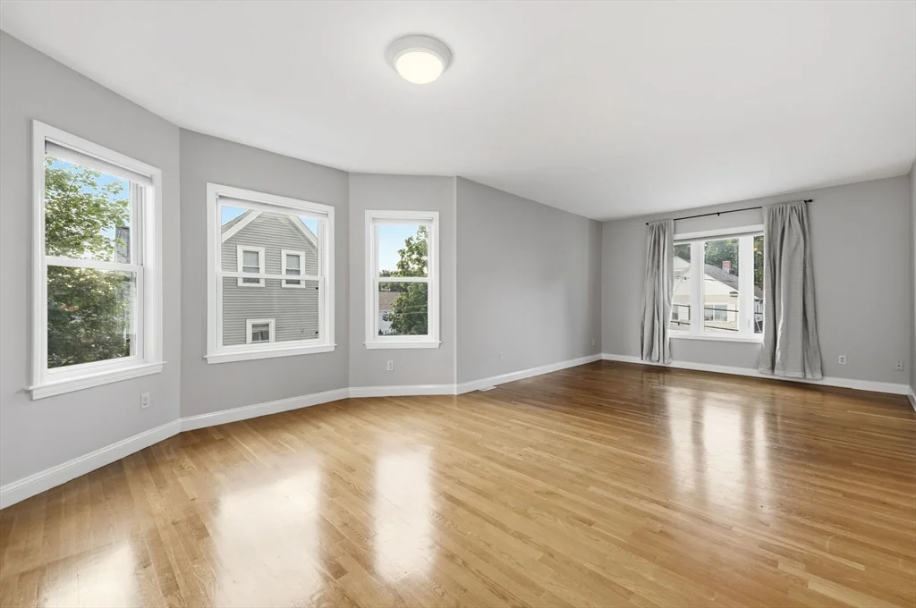 4 bed, 2 bath apartment for rent at 7 Park Ave Unit 7, Winchester — photo 28 of 37