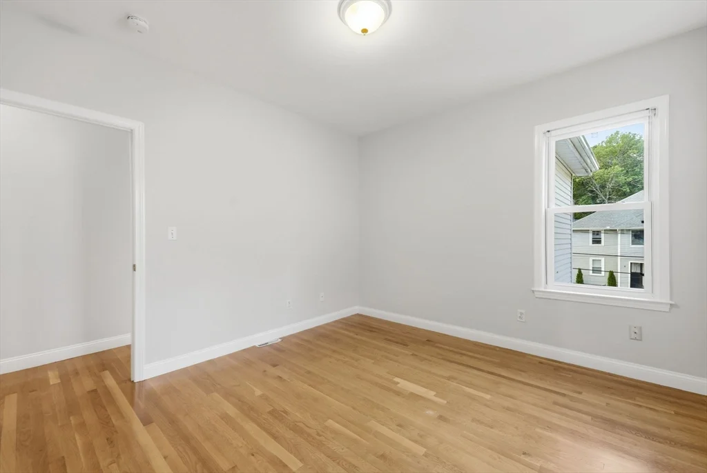 4 bed, 2 bath apartment for rent at 7 Park Ave Unit 7, Winchester — photo 11 of 37