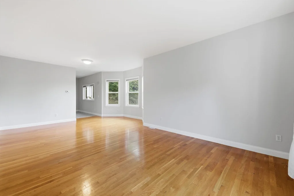 4 bed, 2 bath apartment for rent at 7 Park Ave Unit 7, Winchester — photo 26 of 37