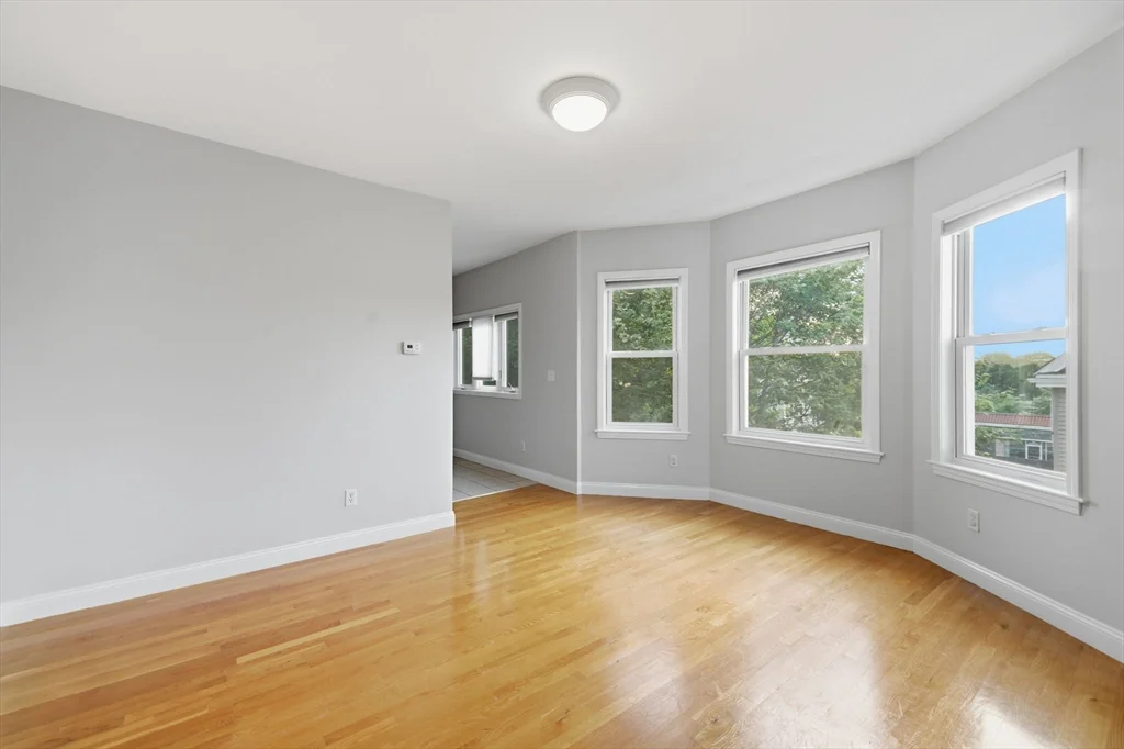 4 bed, 2 bath apartment for rent at 7 Park Ave Unit 7, Winchester — photo 27 of 37