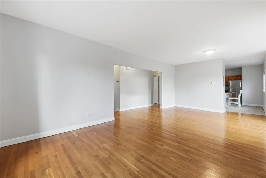 4 bed, 2 bath apartment for rent at 7 Park Ave Unit 7, Winchester — photo 25 of 37