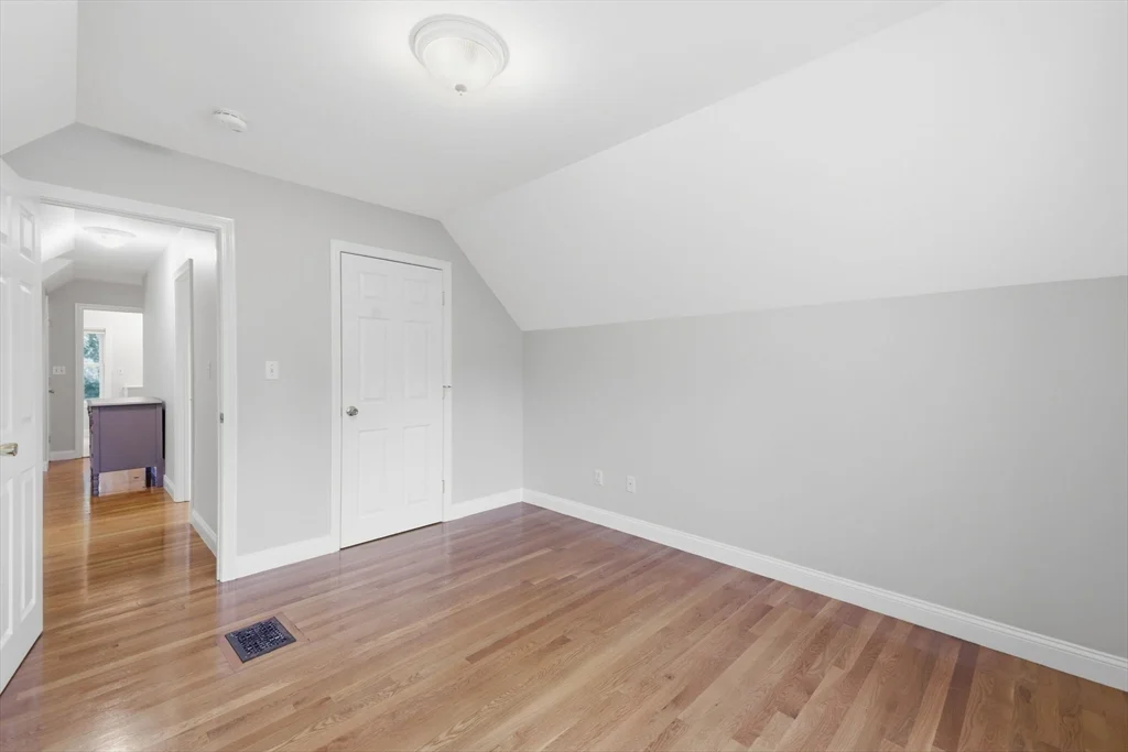4 bed, 2 bath apartment for rent at 7 Park Ave Unit 7, Winchester — photo 15 of 37