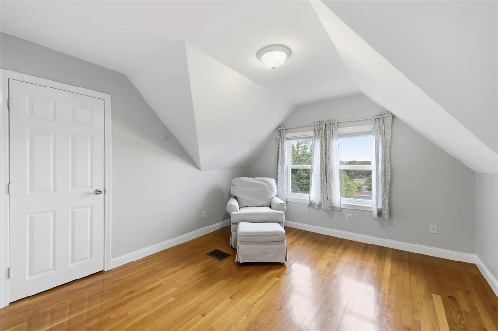 4 bed, 2 bath apartment for rent at 7 Park Ave Unit 7, Winchester — photo 16 of 37