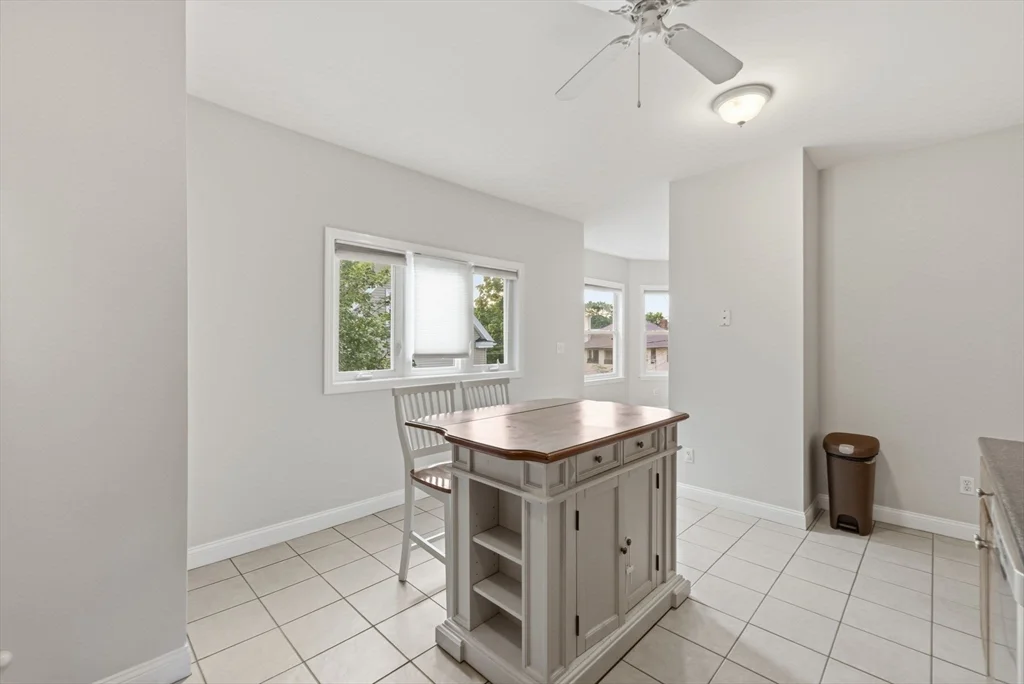 4 bed, 2 bath apartment for rent at 7 Park Ave Unit 7, Winchester — photo 7 of 37