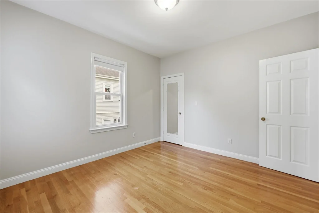 4 bed, 2 bath apartment for rent at 7 Park Ave Unit 7, Winchester — photo 10 of 37
