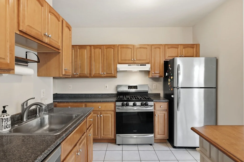 4 bed, 2 bath apartment for rent at 7 Park Ave Unit 7, Winchester — photo 3 of 37